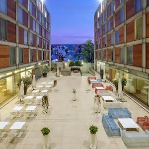 Doubletree By Hilton מלון